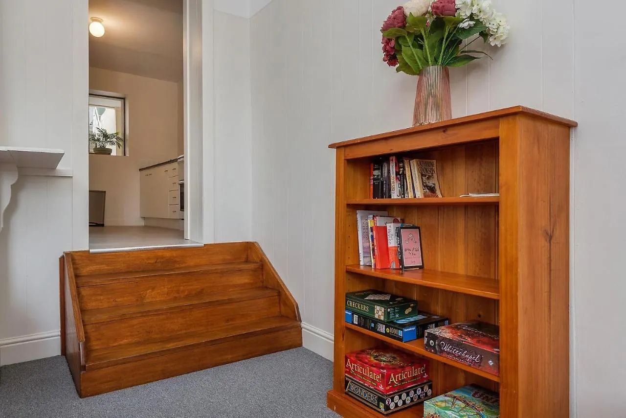Sir Tom Inner City Living With Off Street Parking Hobart Appartement