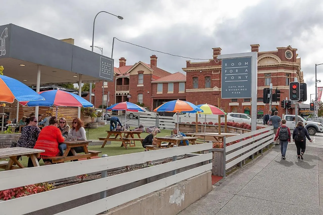 Sir Tom Inner City Living With Off Street Parking Hobart 0*,