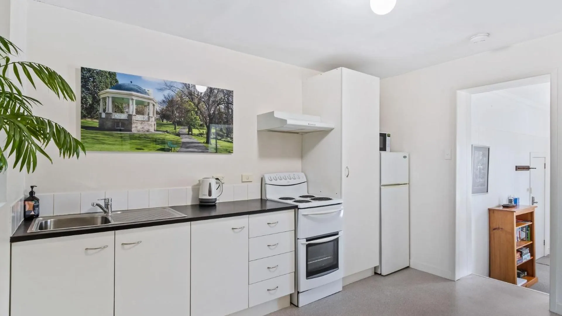 Sir Tom Inner City Living With Off Street Parking Hobart Appartement